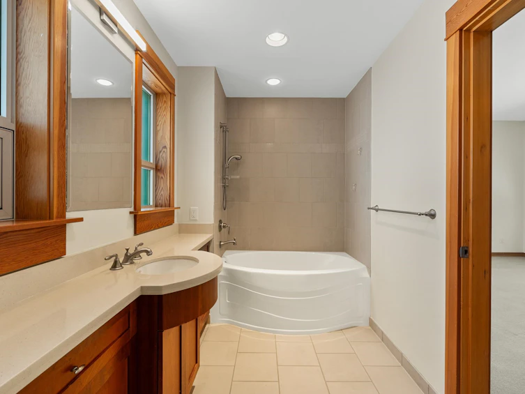 201-550 17th Street, West Vancouver, BC, V7V 3S7 - 14