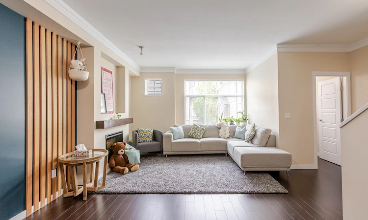 80-14356 63a Avenue