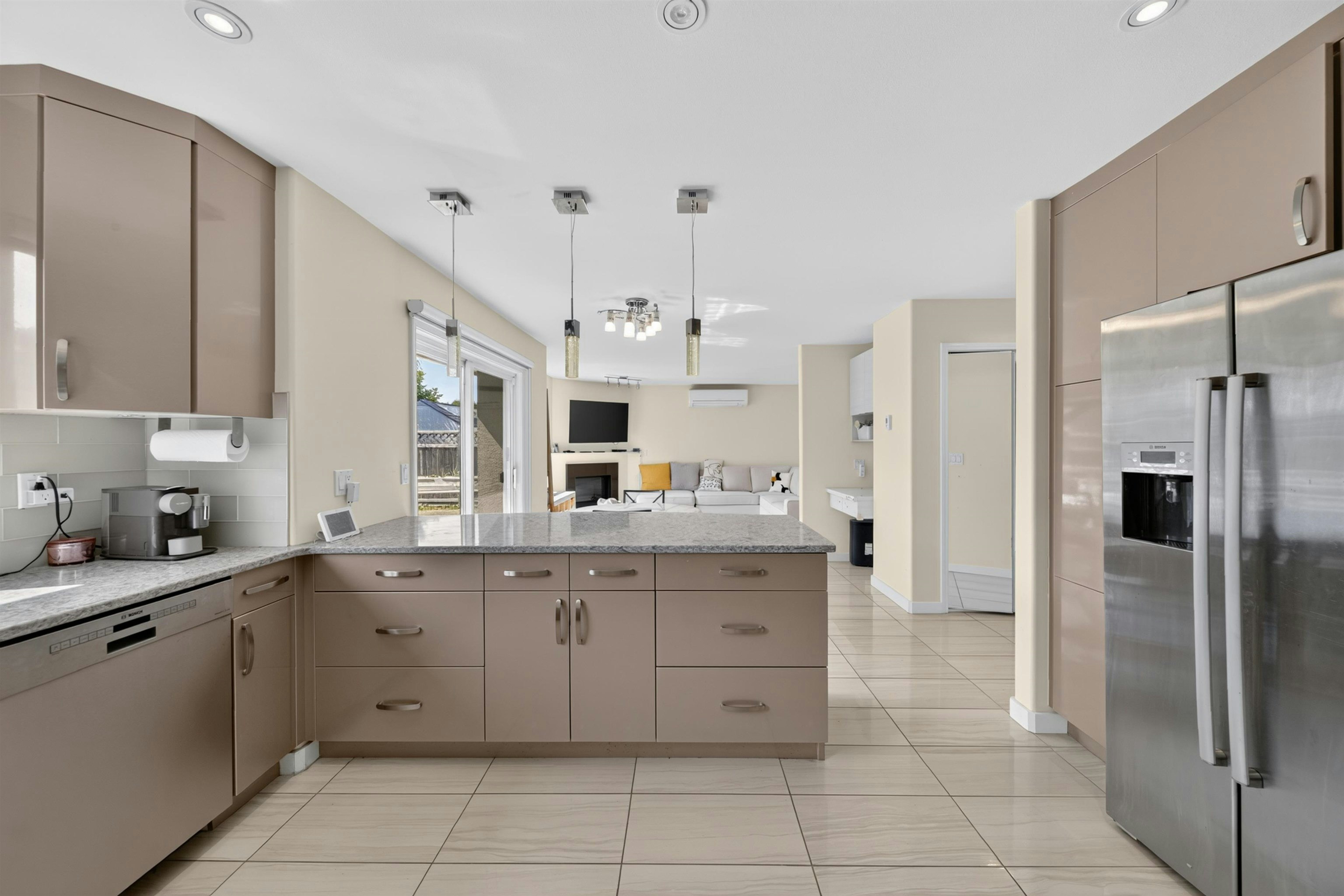 10360 Hall Avenue, Richmond, BC, V6X 3T9 - 11