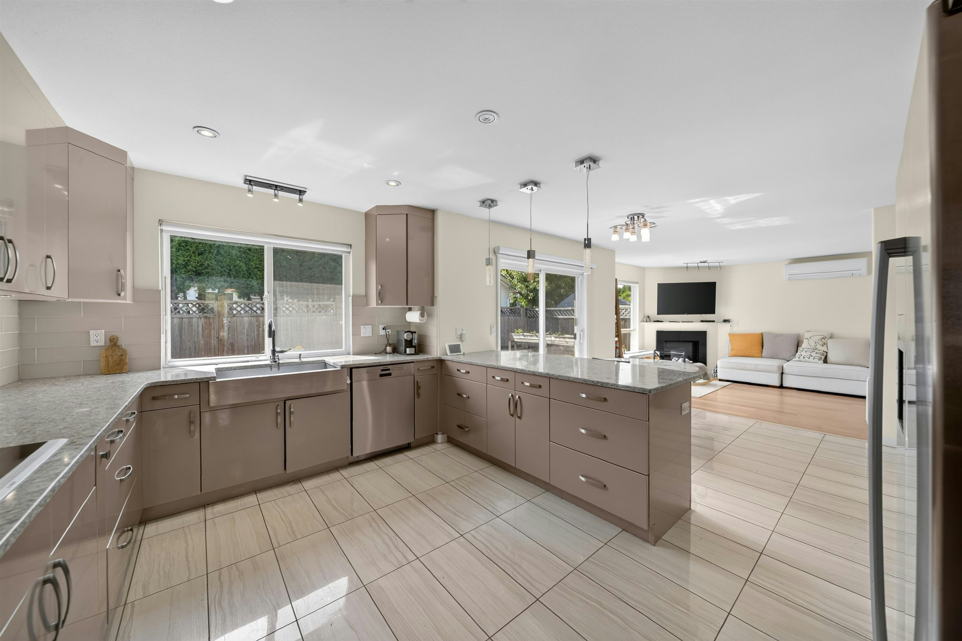 10360 Hall Avenue, Richmond, BC, V6X 3T9 - 10