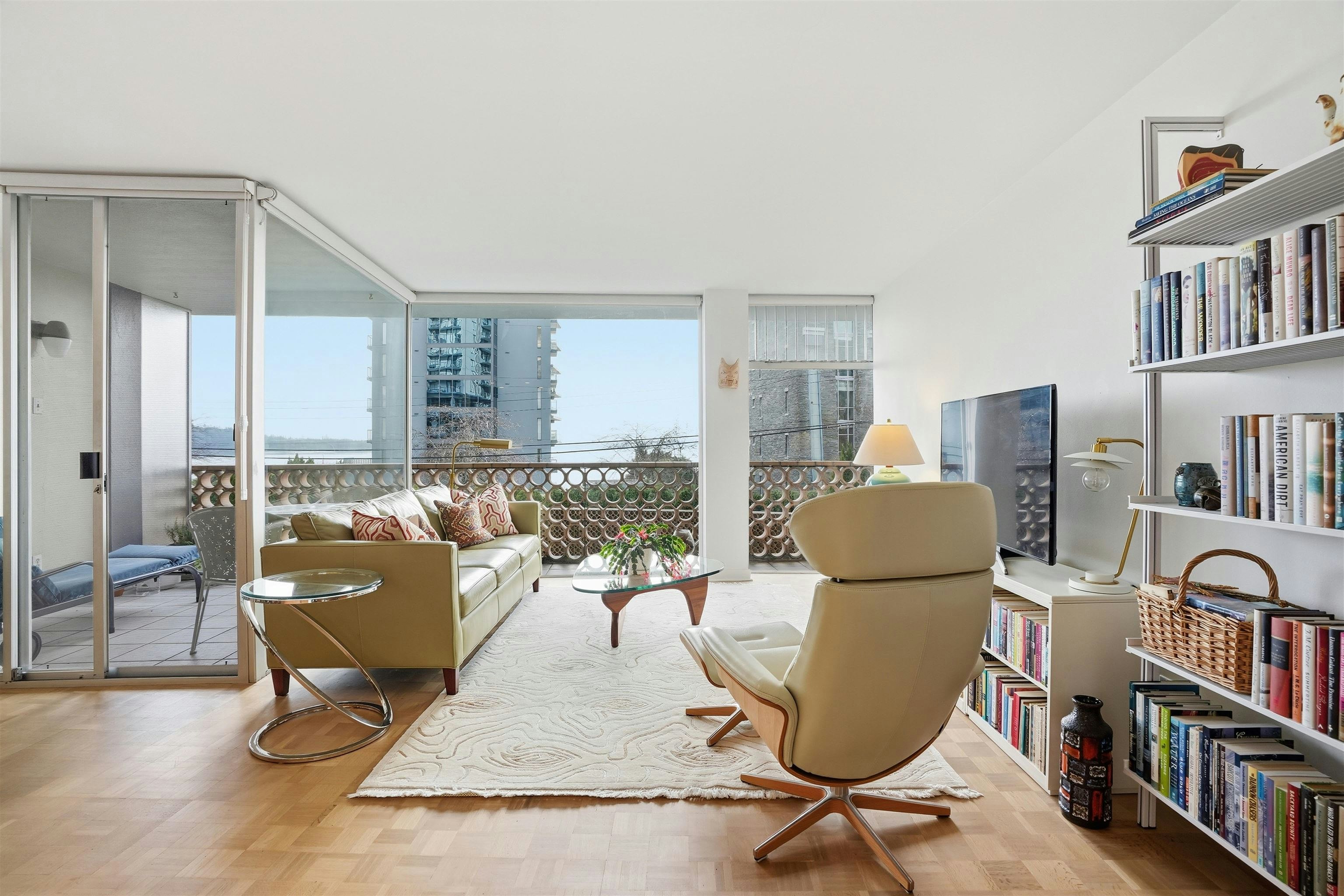 2135 Argyle Avenue, West Vancouver, BC, V7V 1A5