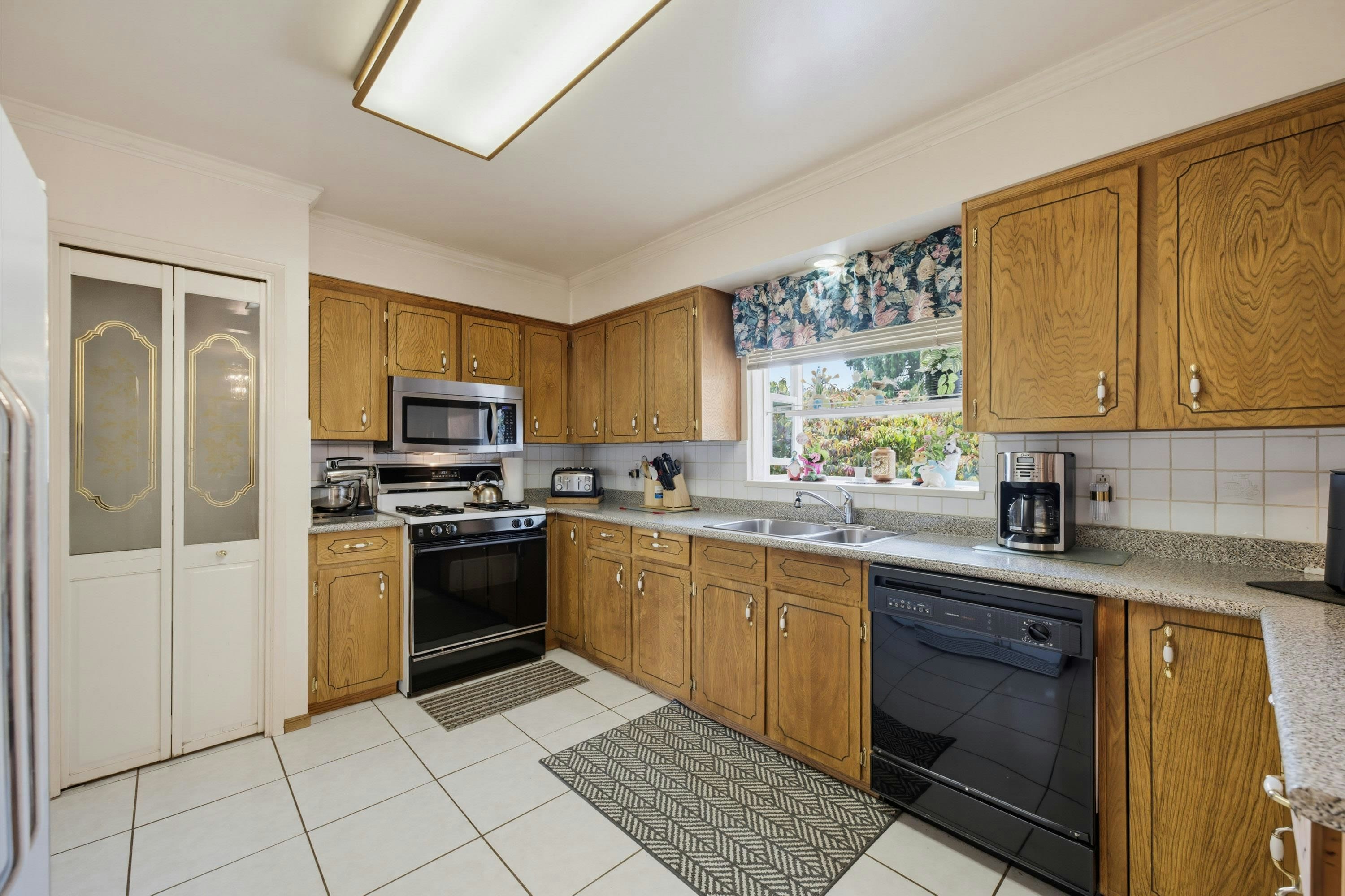 3575 Coast Meridian Road, Port Coquitlam, BC, V3B 3N7 - 9