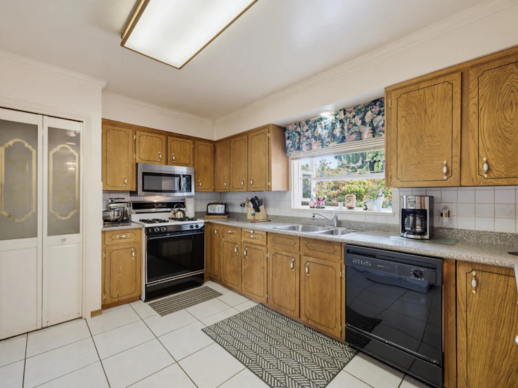 3575 Coast Meridian Road, Port Coquitlam, BC, V3B 3N7 - 9