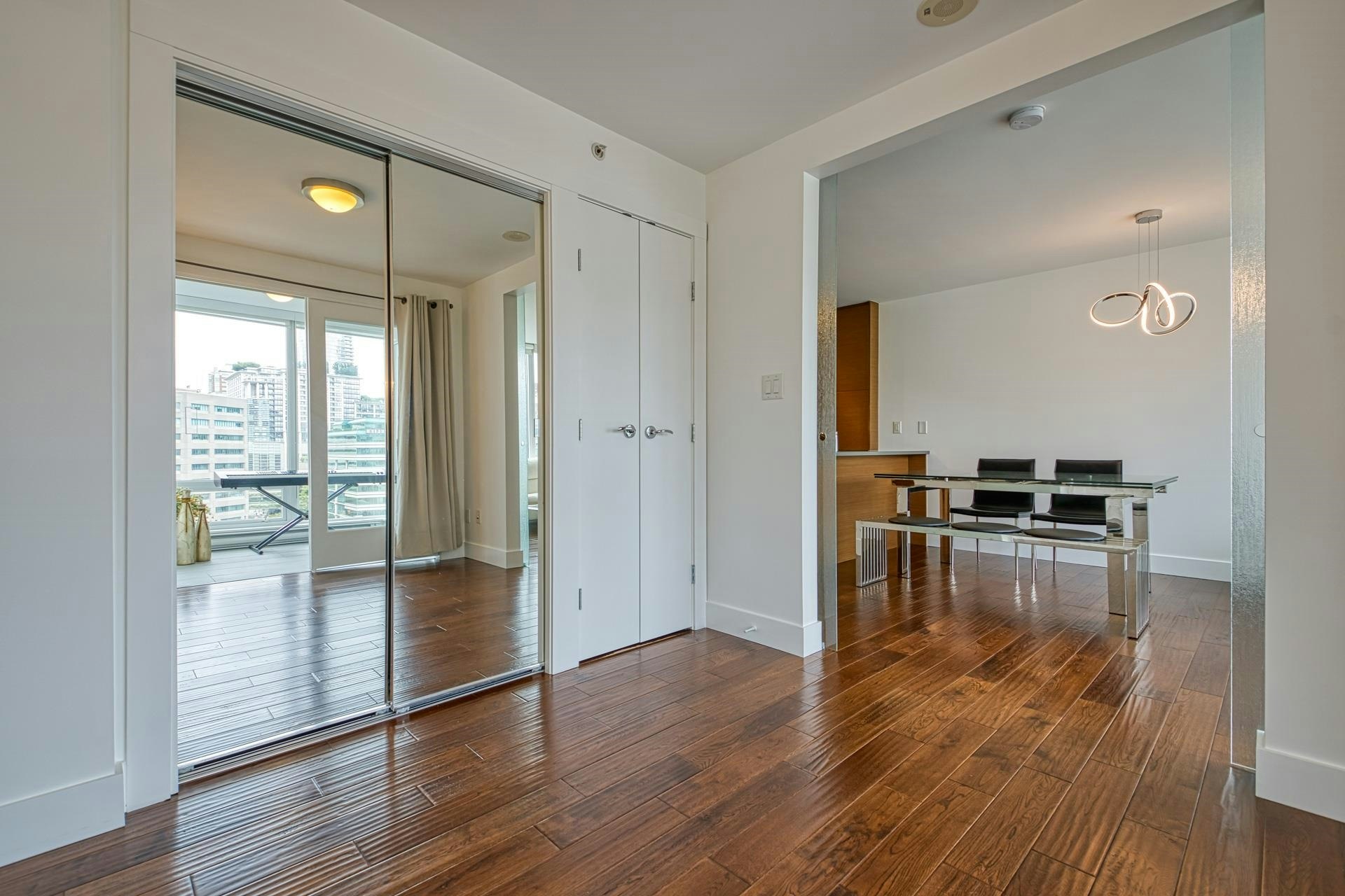 1104-565 Smithe Street, Vancouver, BC, V6B 0E4 - 11