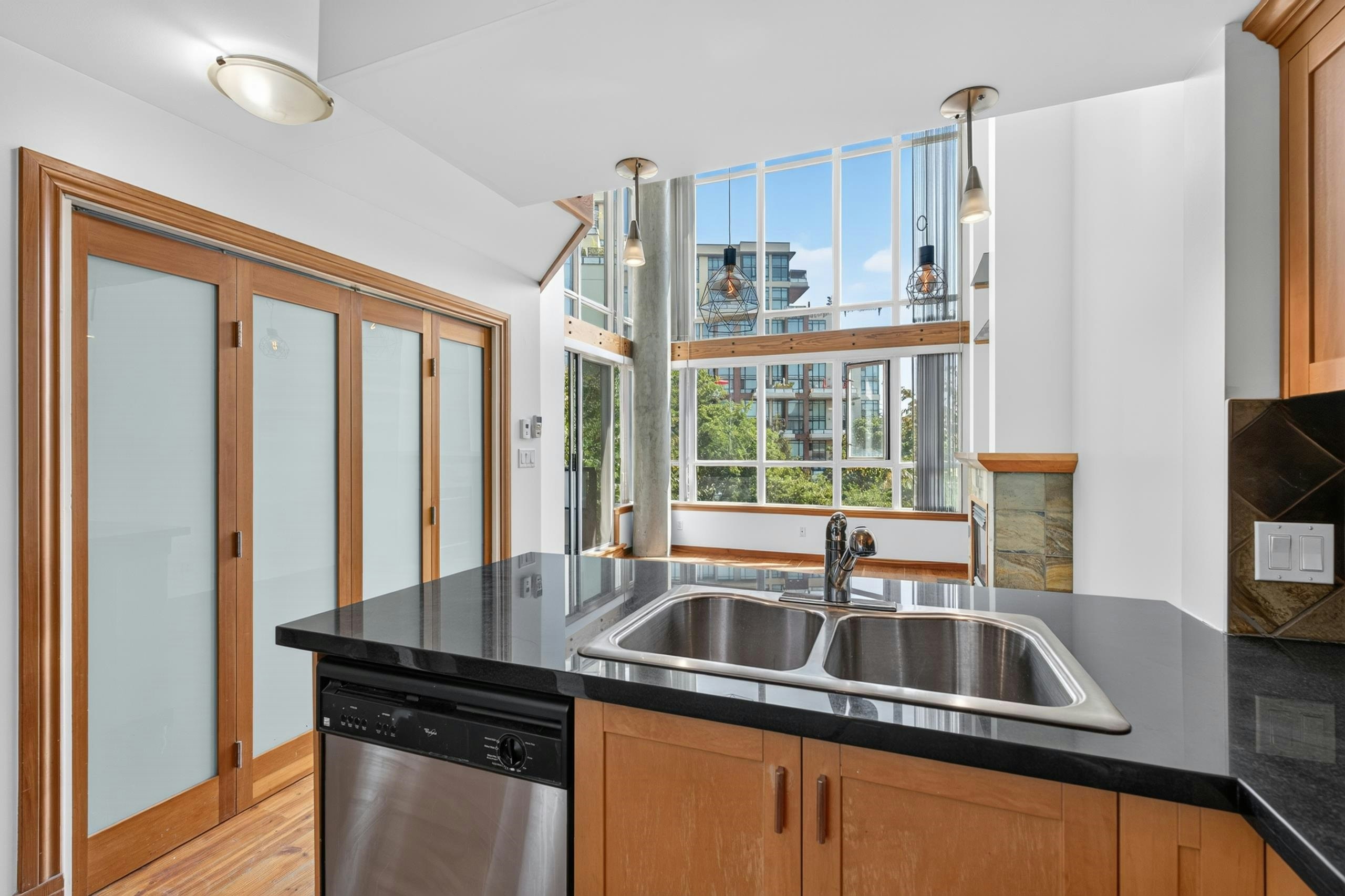 201-7 Rialto Court, New Westminster, BC, V3M 7A8 - 10