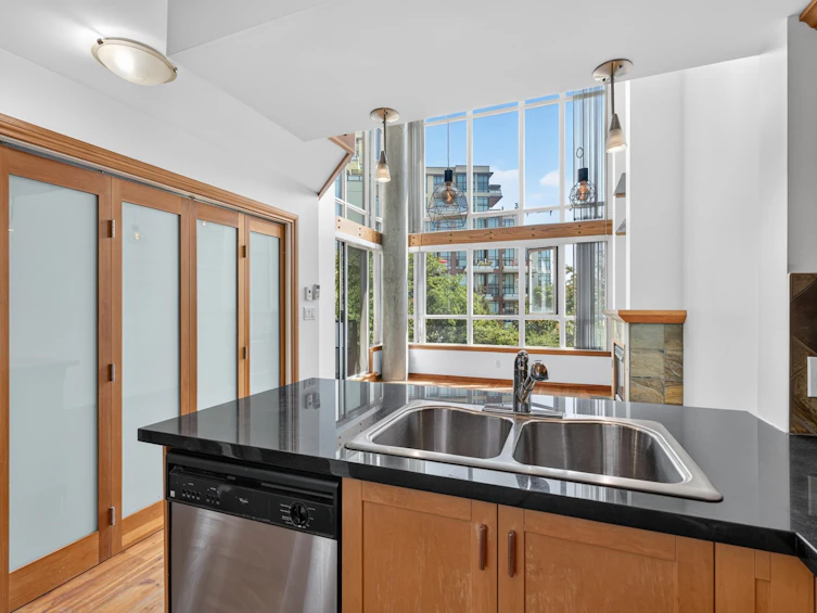 201-7 Rialto Court, New Westminster, BC, V3M 7A8 - 10