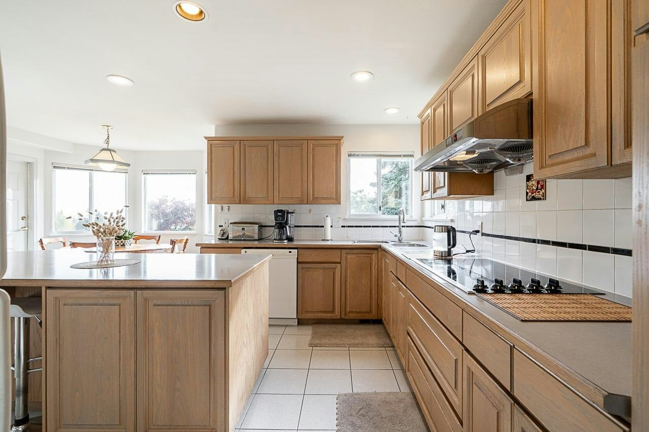 2980 Cliffrose Crescent, Coquitlam, BC, V3E 2T2 - 9