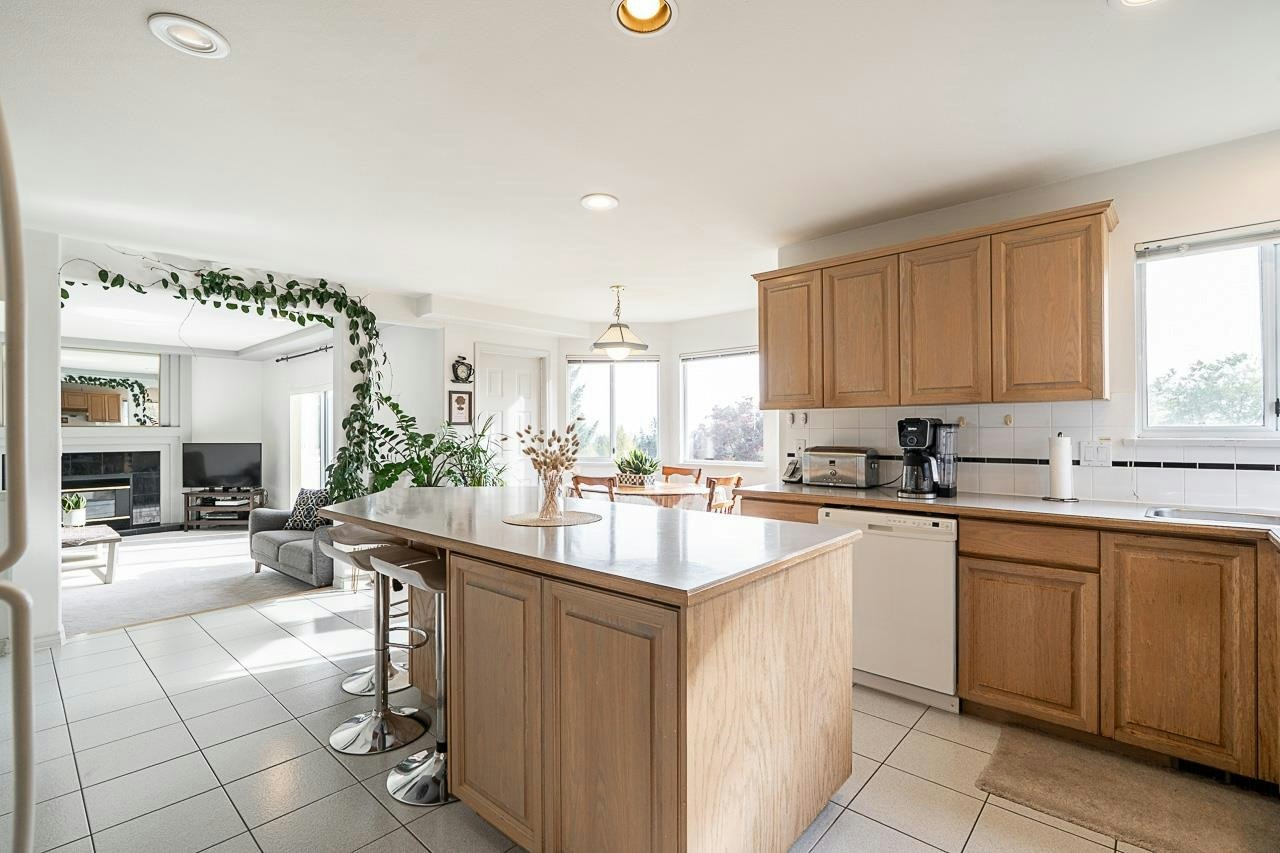 2980 Cliffrose Crescent, Coquitlam, BC, V3E 2T2 - 8