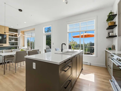 9-3552 Victoria Drive - 5