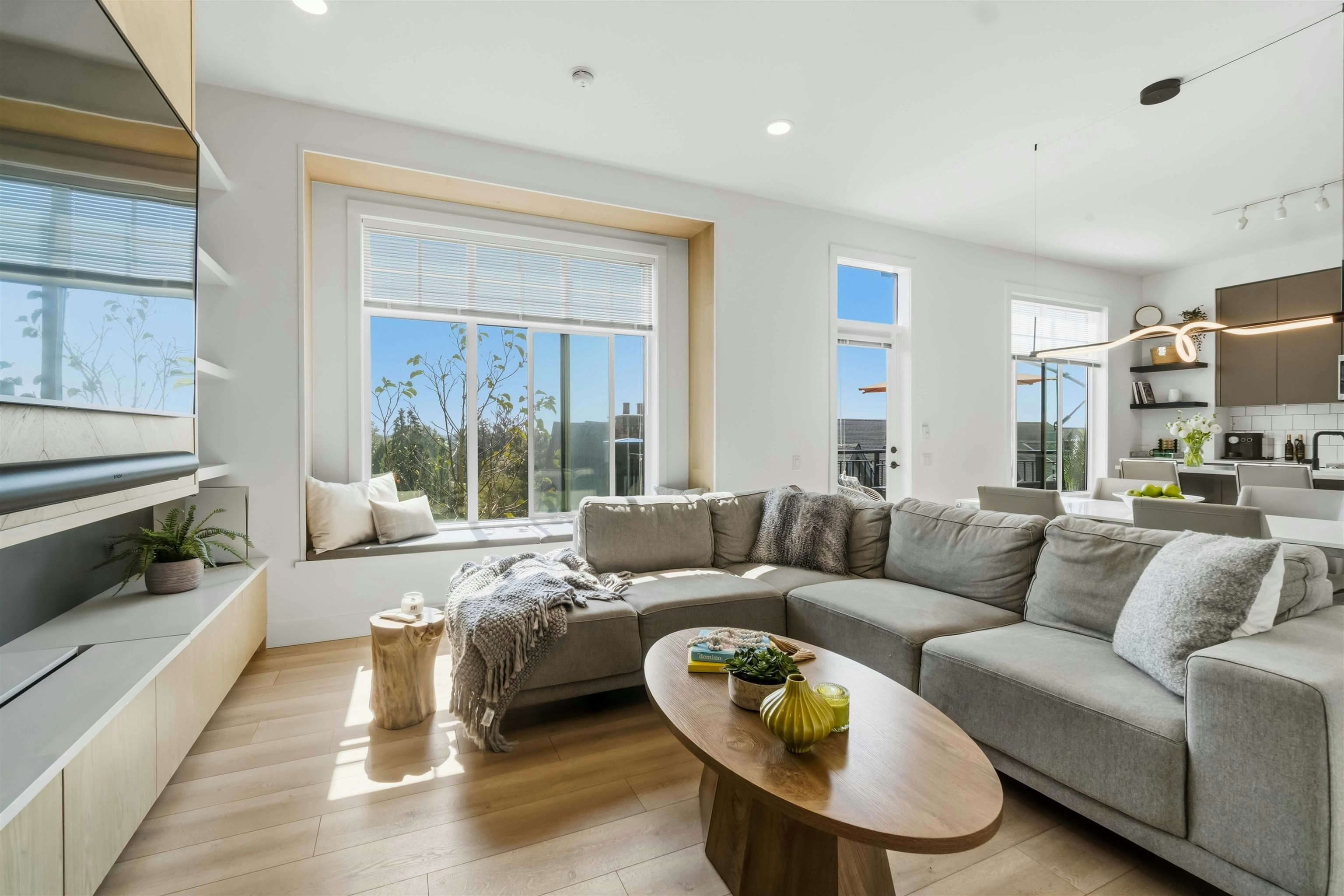 9-3552 Victoria Drive - 4