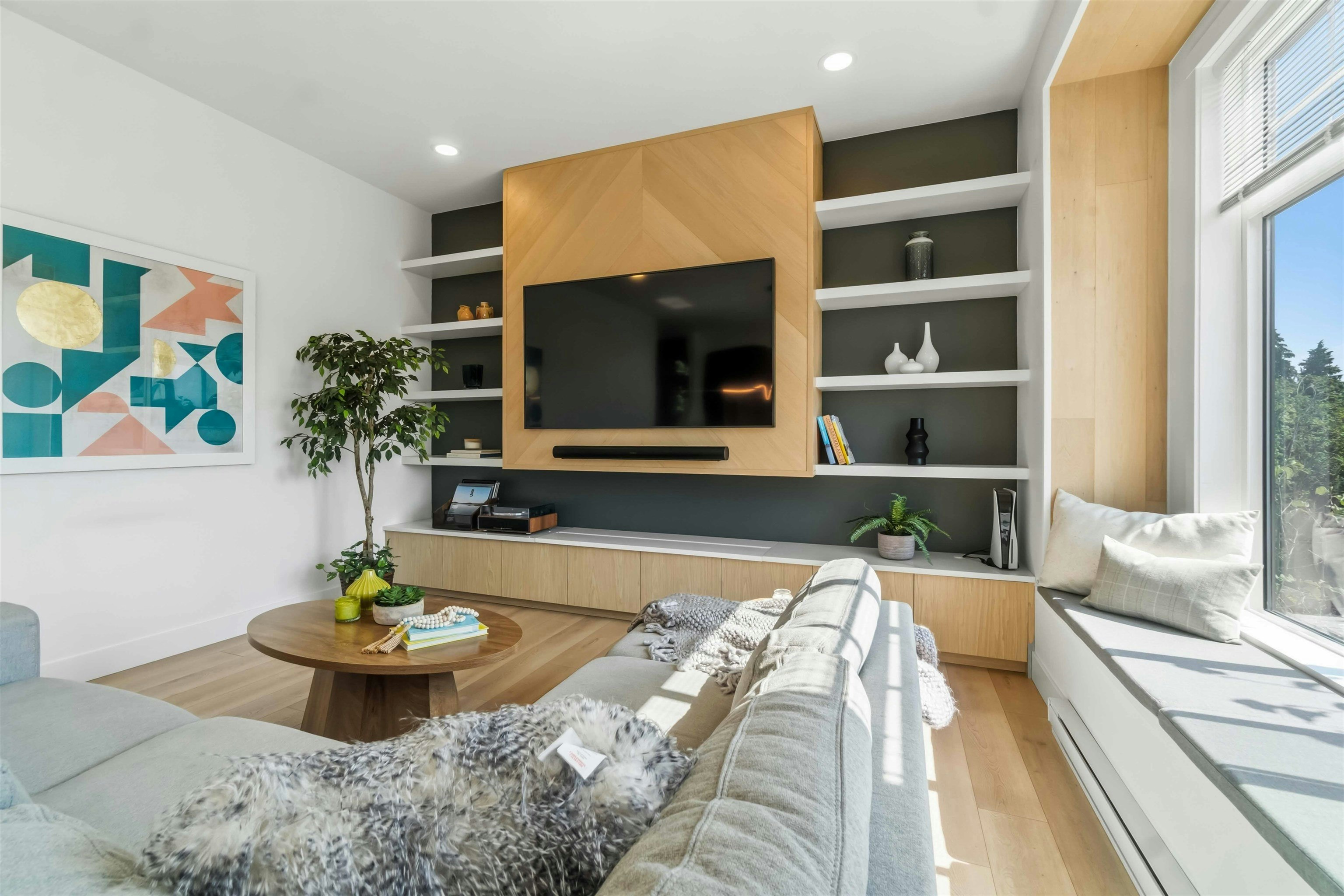 9-3552 Victoria Drive - 3