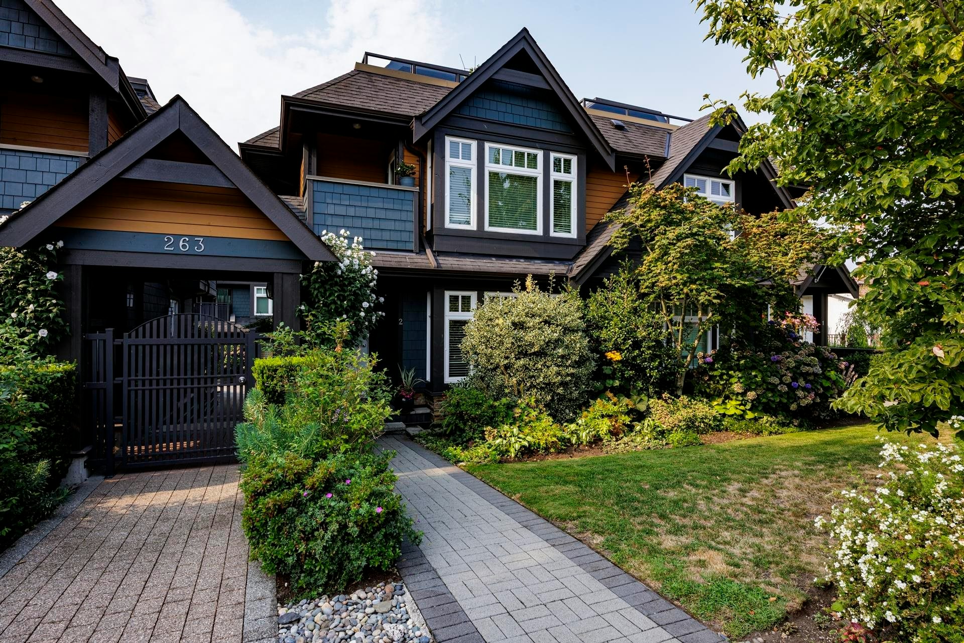 2-263 E 5th Street, North Vancouver, BC, V7L 1L8