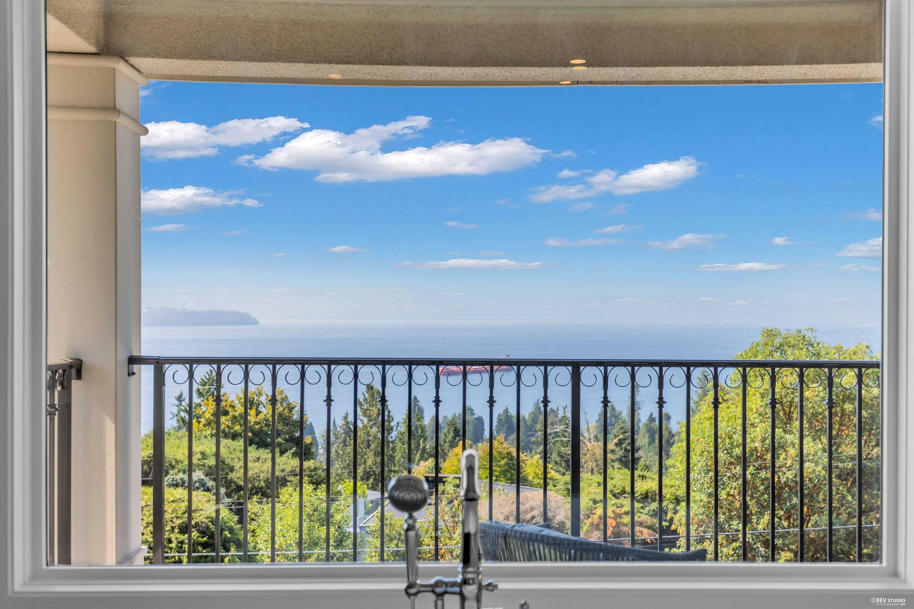 4135 Burkehill Place, West Vancouver, BC, V7V 3M8 - 23