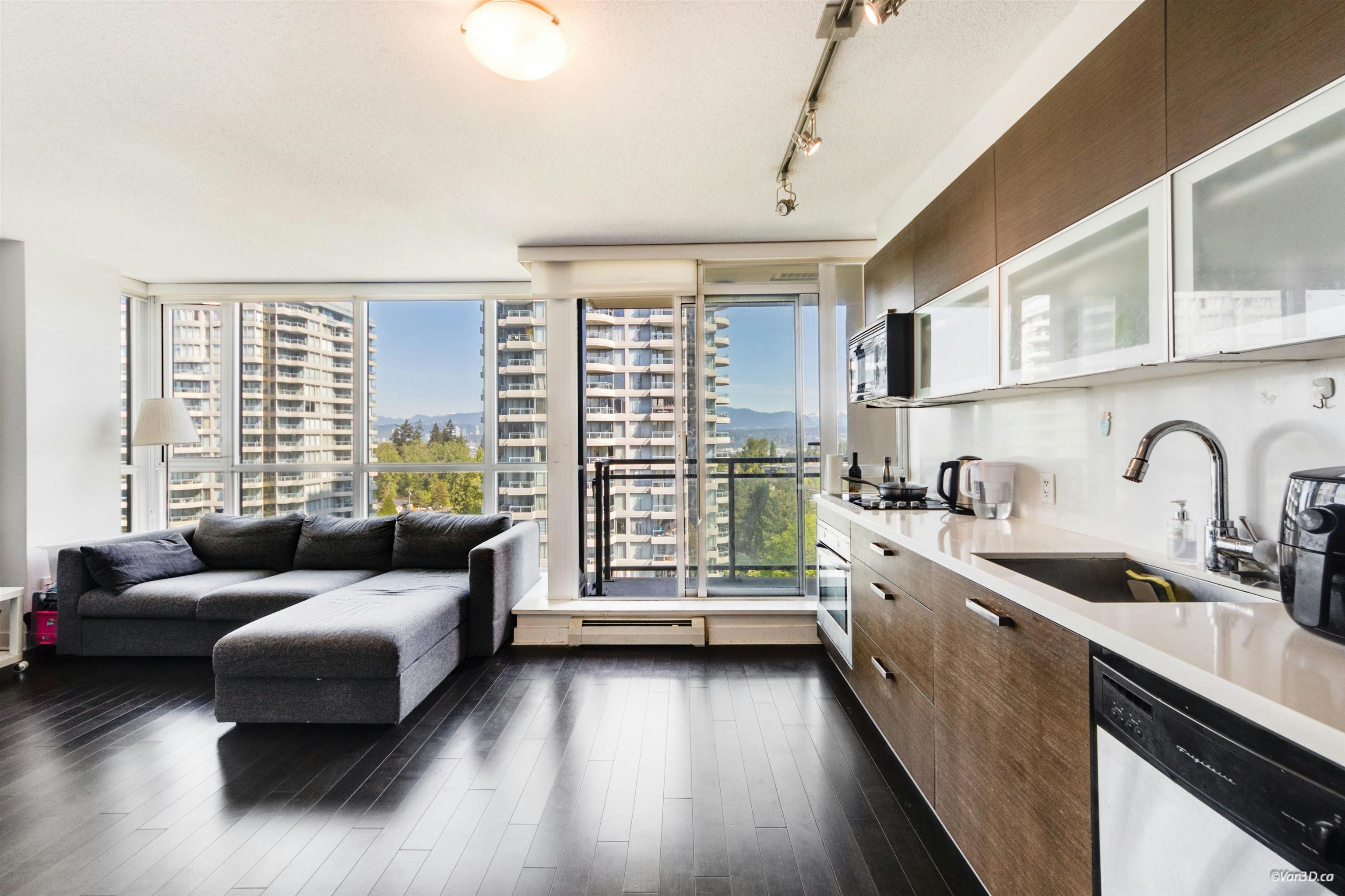 909-10777 University Drive, Surrey, BC, V3T 0E6