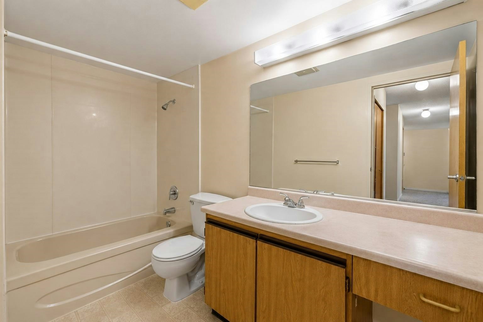 211-8400 Lansdowne Road, Richmond, BC, V6X 3G3 - 17