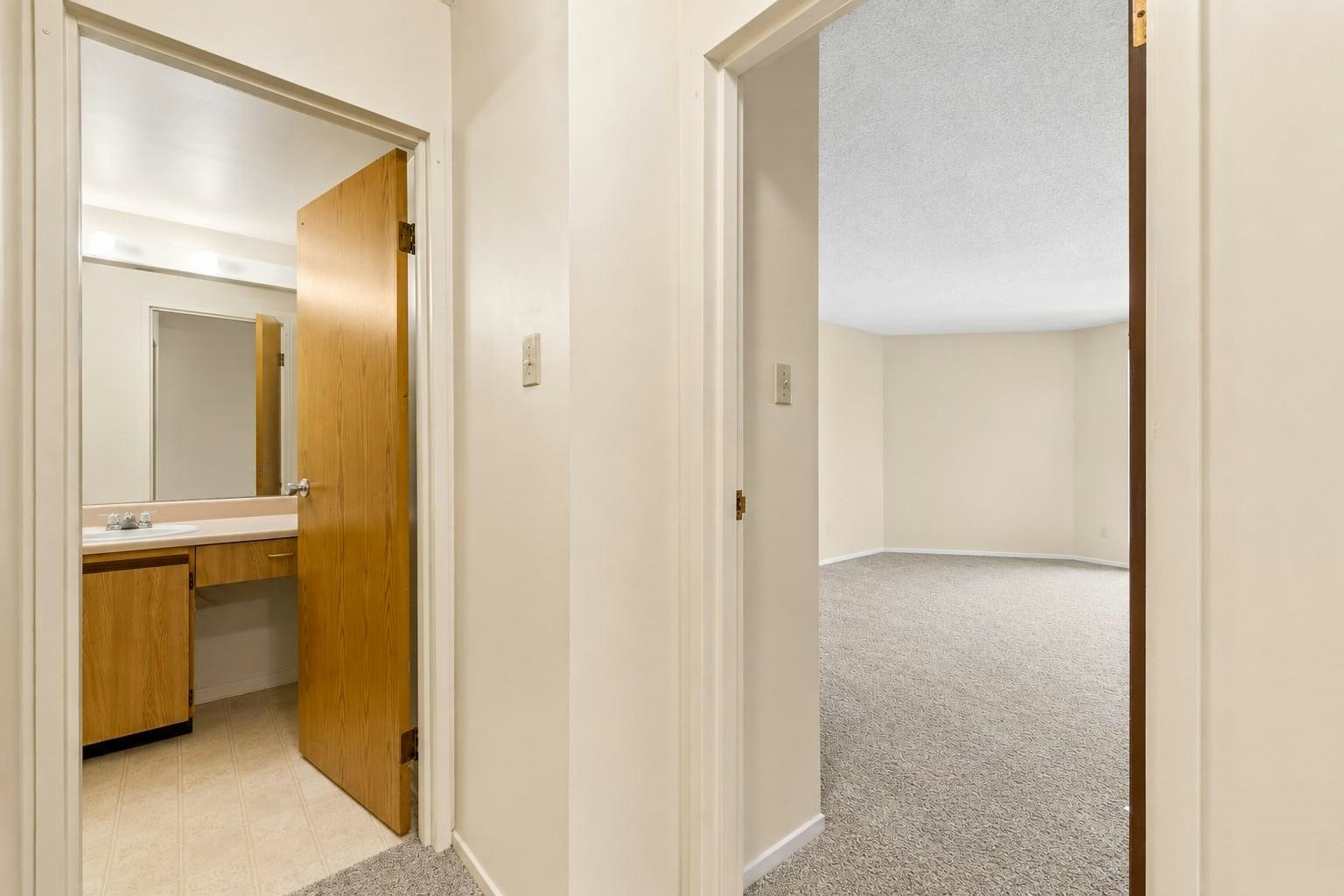 211-8400 Lansdowne Road, Richmond, BC, V6X 3G3 - 16