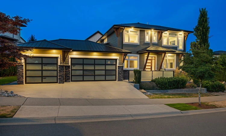 2732 Eagle Summit Crescent