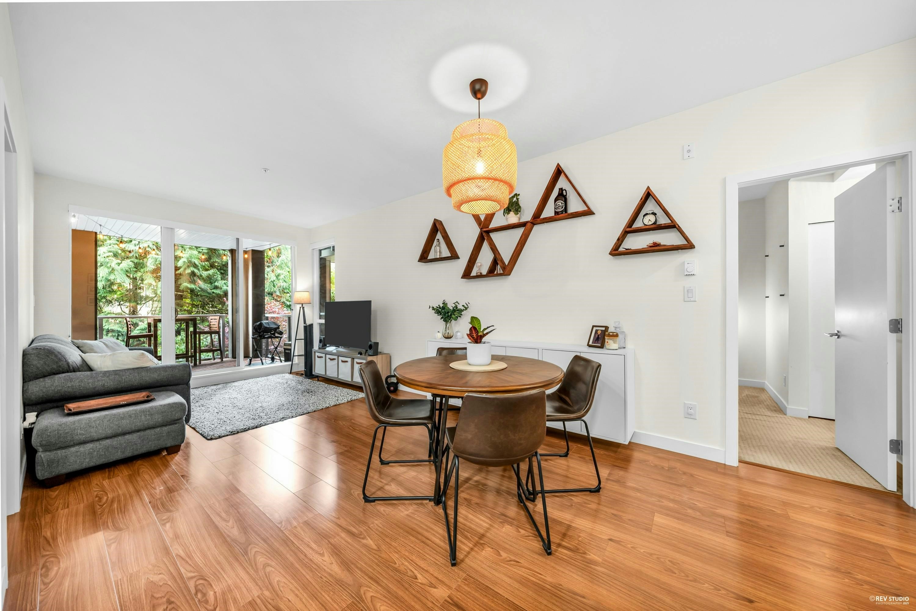 201-5460 Broadway - 2