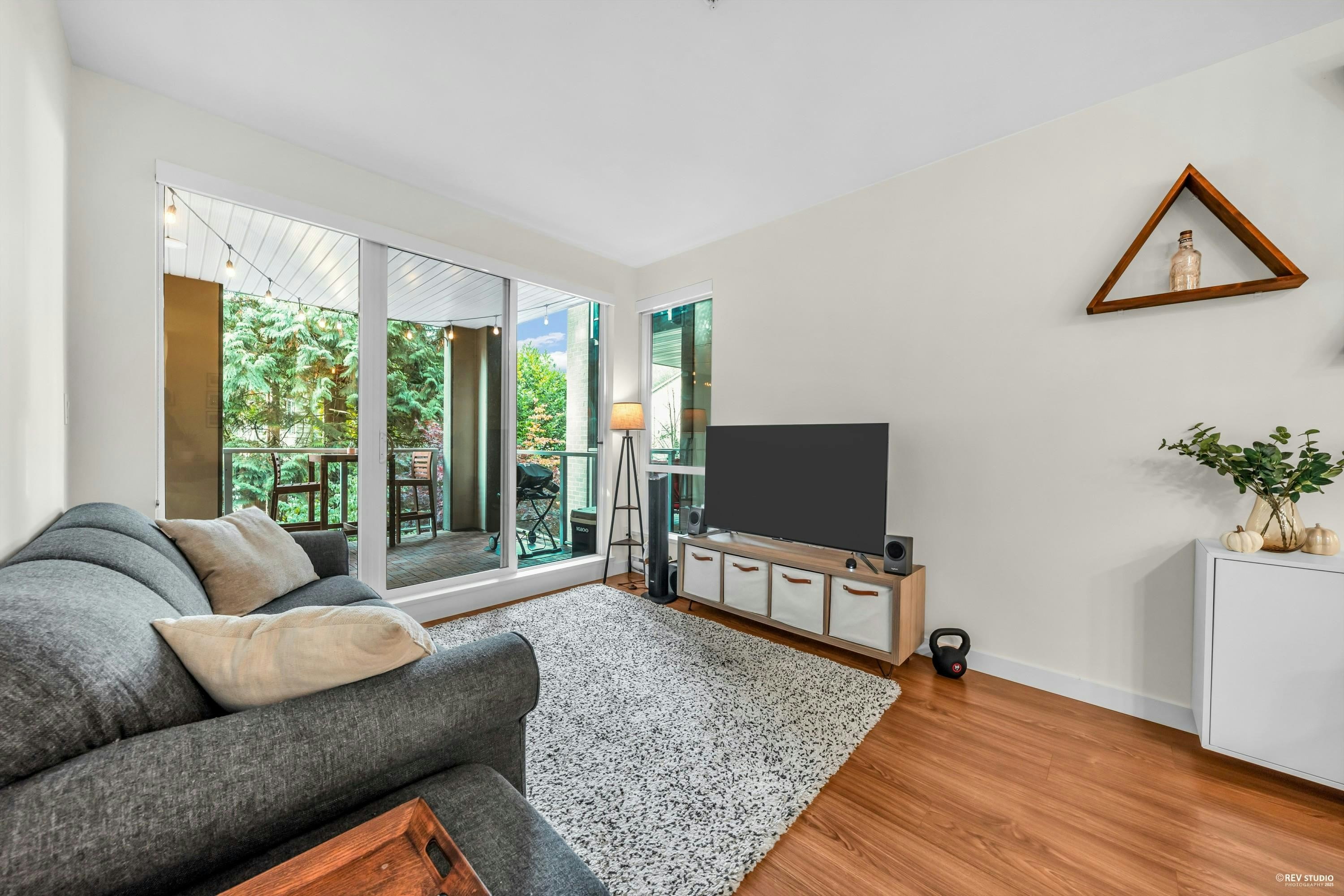 201-5460 Broadway, Burnaby, BC, V5B 0B4 - 11