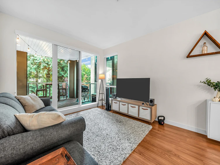 201-5460 Broadway, Burnaby, BC, V5B 0B4 - 11