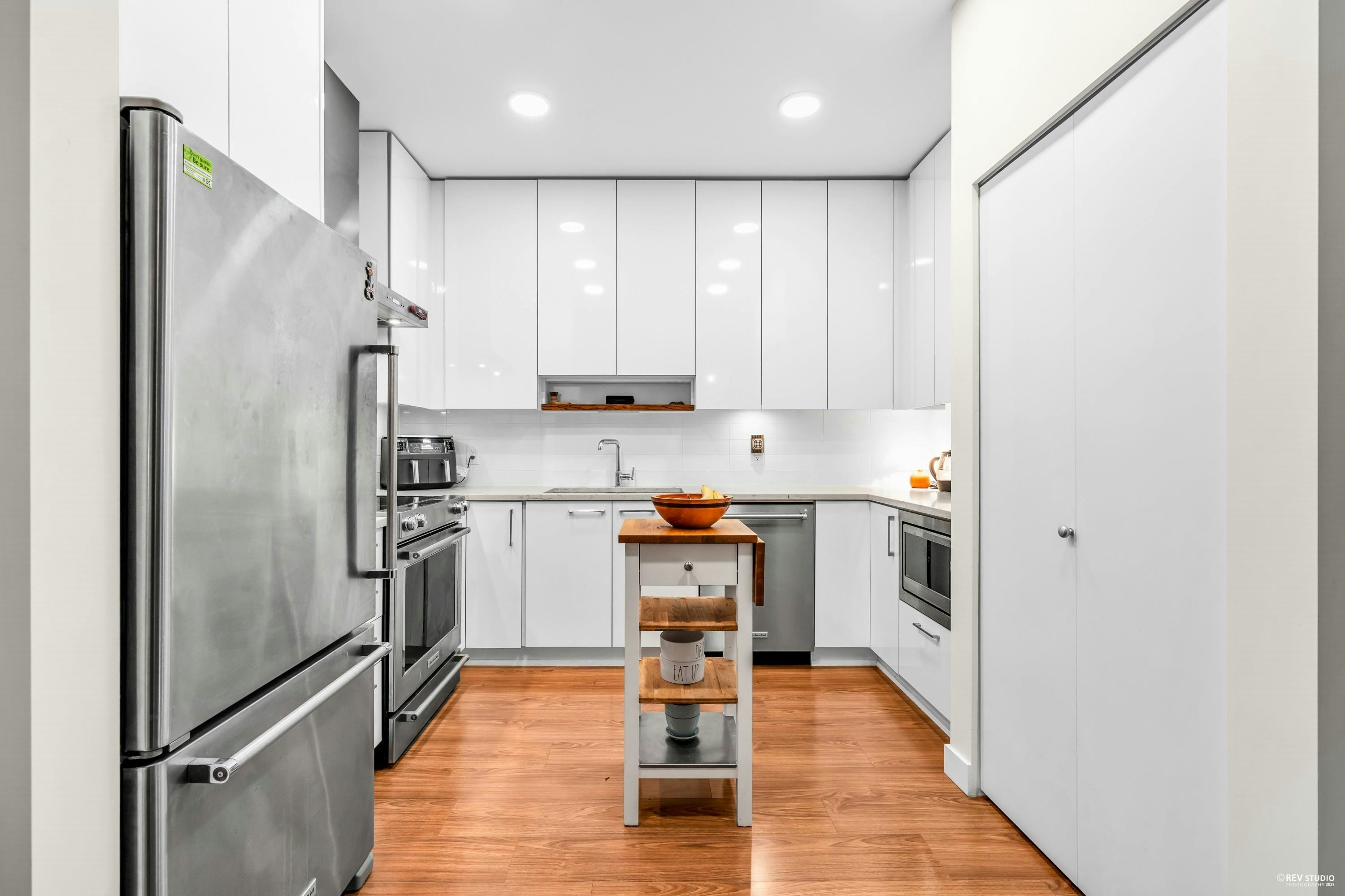 201-5460 Broadway, Burnaby, BC, V5B 0B4 - 6