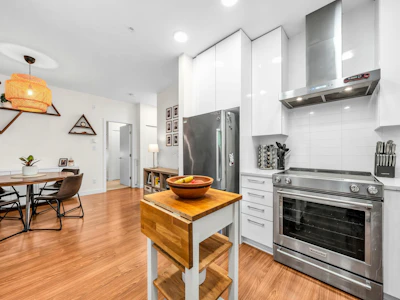 201-5460 Broadway - 5