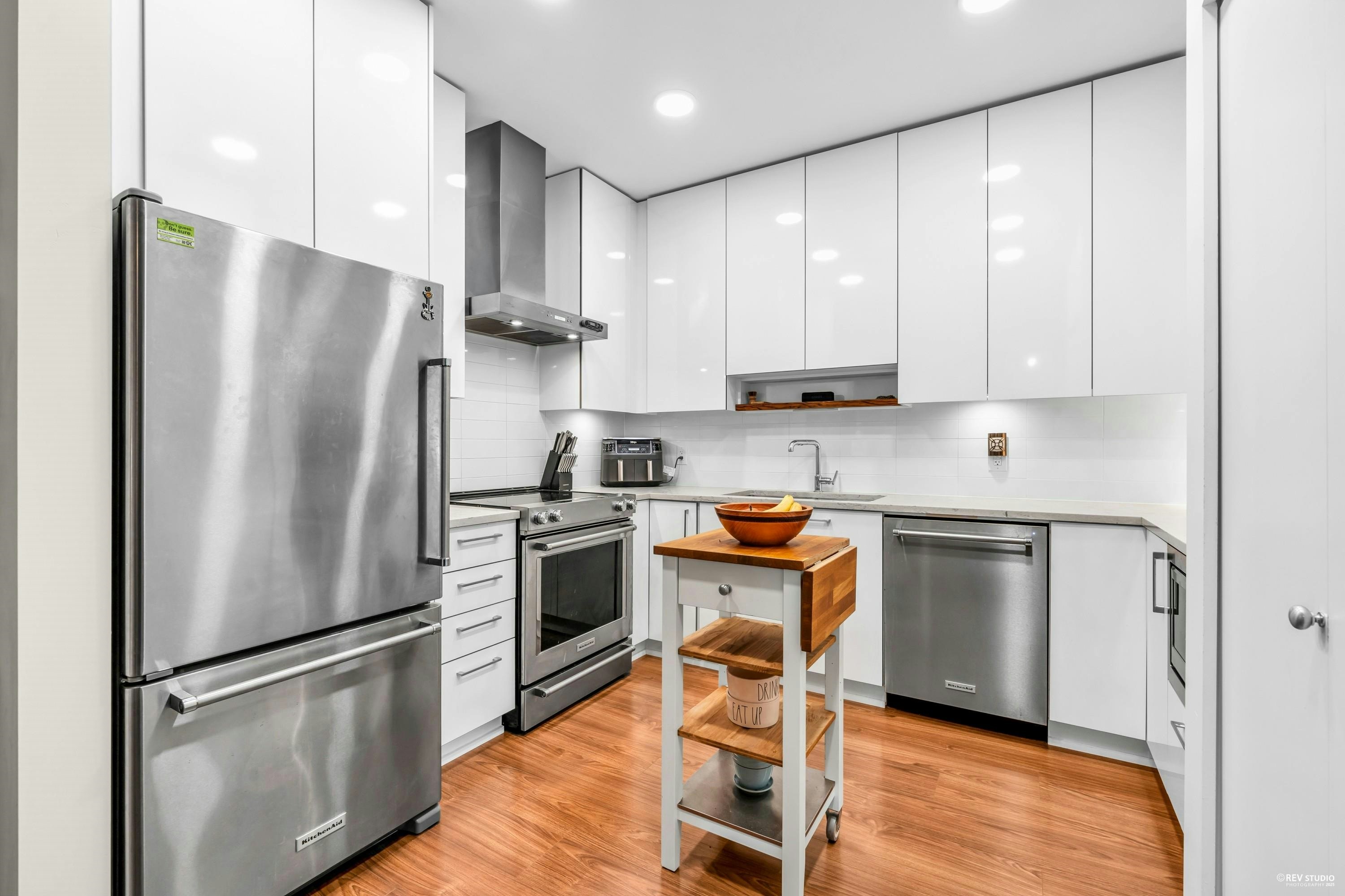 201-5460 Broadway - 3