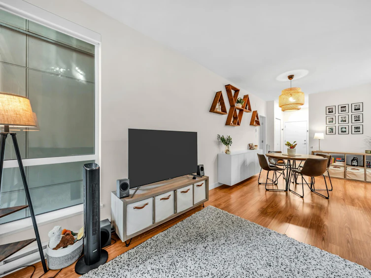 201-5460 Broadway, Burnaby, BC, V5B 0B4 - 9
