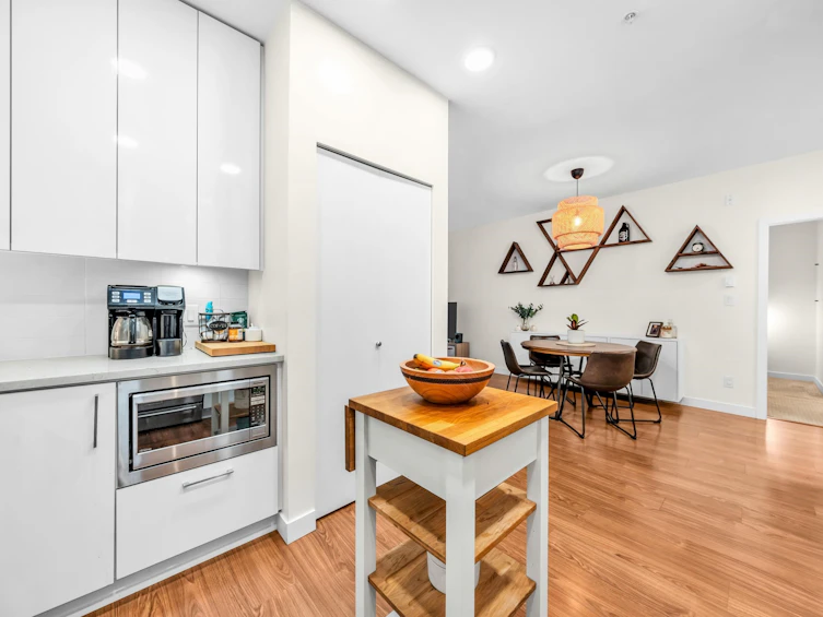 201-5460 Broadway, Burnaby, BC, V5B 0B4 - 8