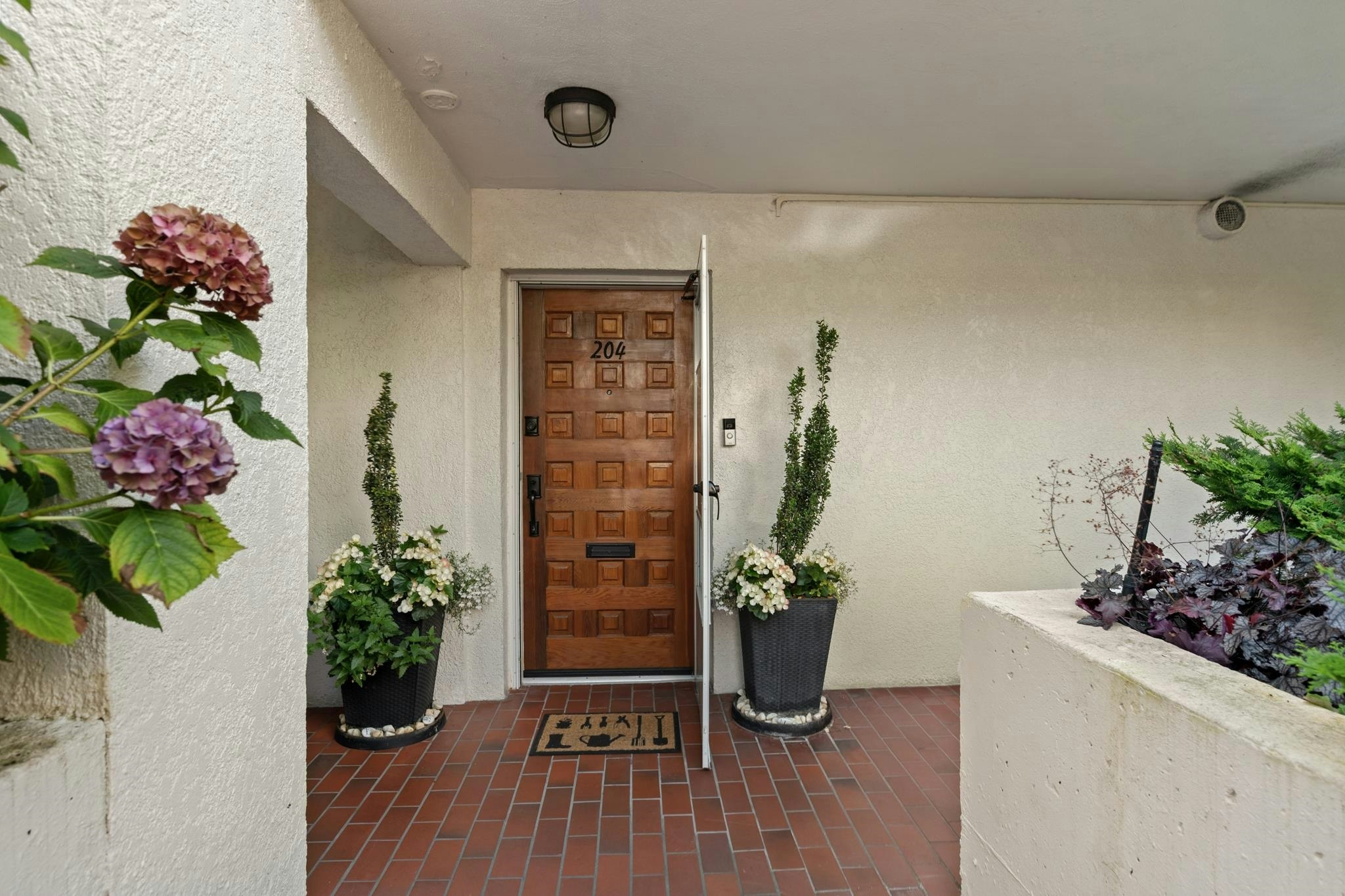 204-15070 Prospect Avenue, Surrey, BC, V4B 2B7 - 6