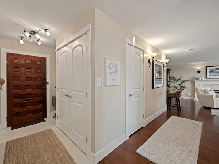 204-15070 Prospect Avenue, Surrey, BC, V4B 2B7 - 8