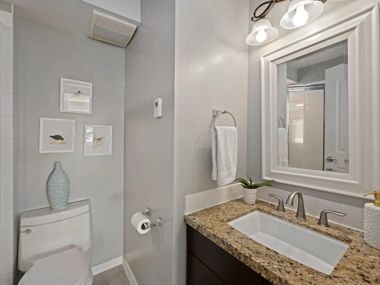 204-15070 Prospect Avenue, Surrey, BC, V4B 2B7 - 23
