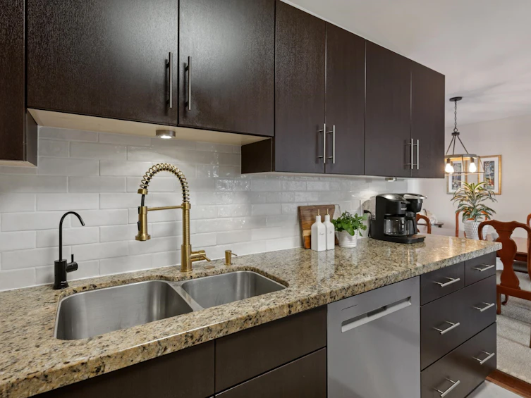 204-15070 Prospect Avenue, Surrey, BC, V4B 2B7 - 16