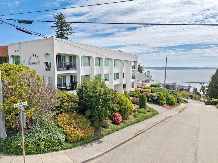 204-15070 Prospect Avenue, Surrey, BC, V4B 2B7