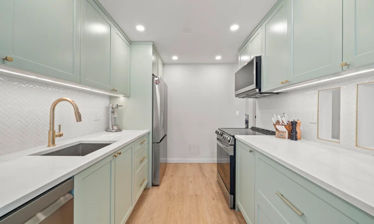 206-327 W 2nd Street