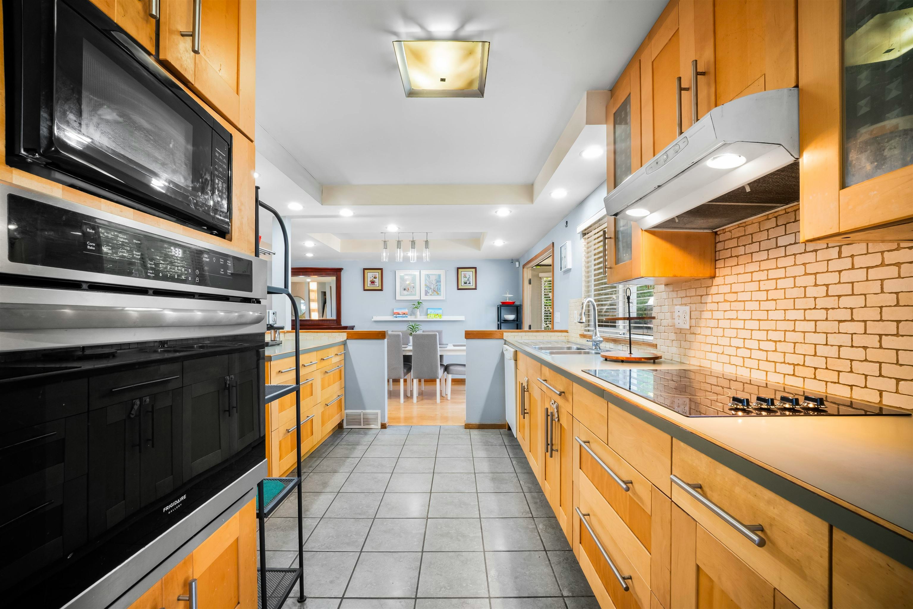 521 Brookmere Avenue, Coquitlam, BC, V3J 1W8 - 9