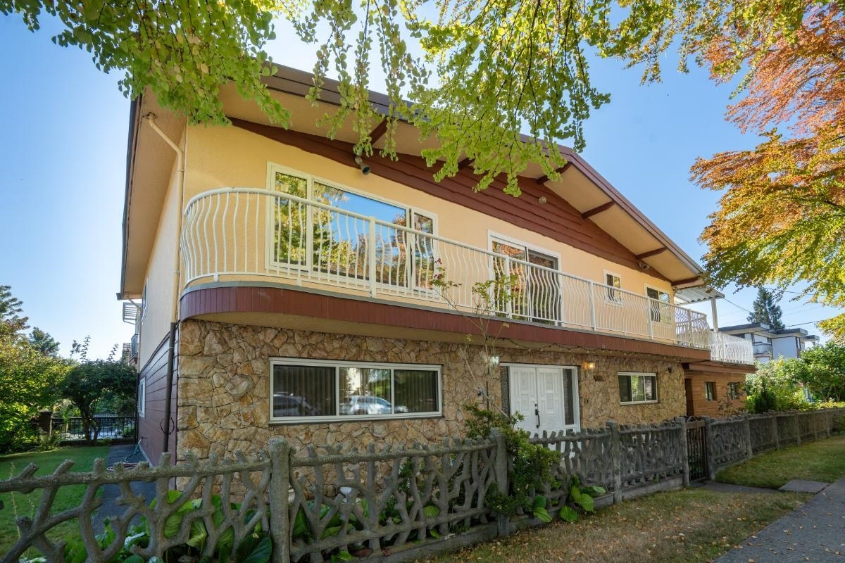 232 Macdonald Avenue, Burnaby, BC, V5C 4M7
