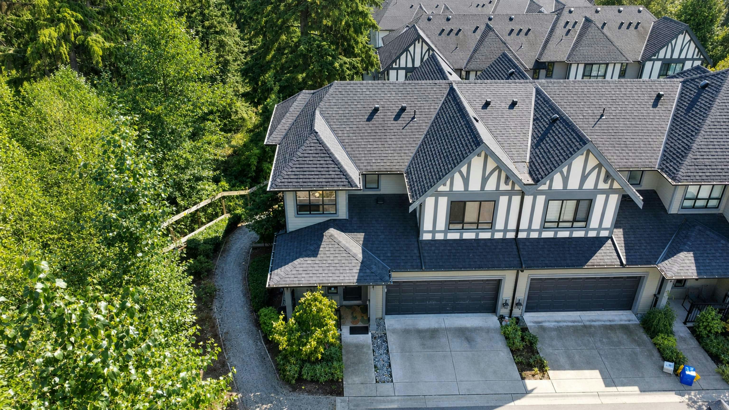 152-3500 Burke Village Promenade - 2