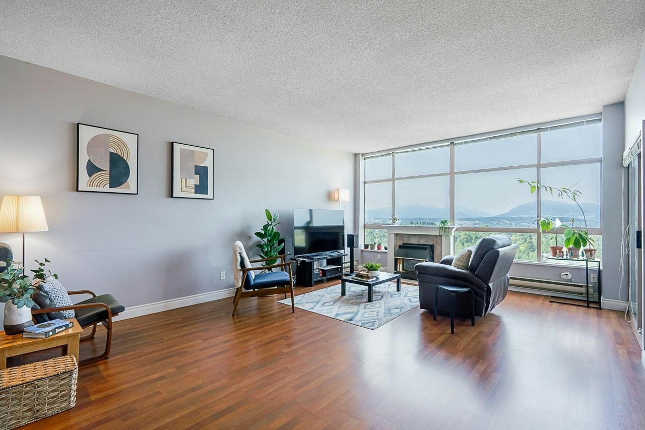 2001-14881 103a Avenue, Surrey, BC, V3R 0M5