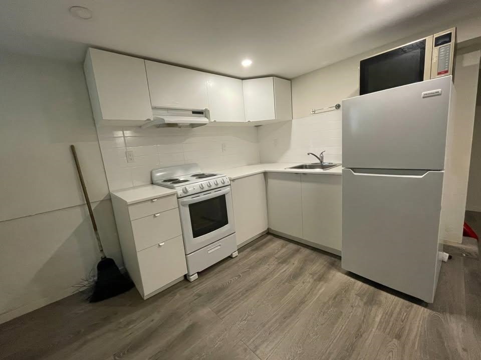 4631 W 14th Ave, Vancouver, BC, V6R 2Y7 - 2