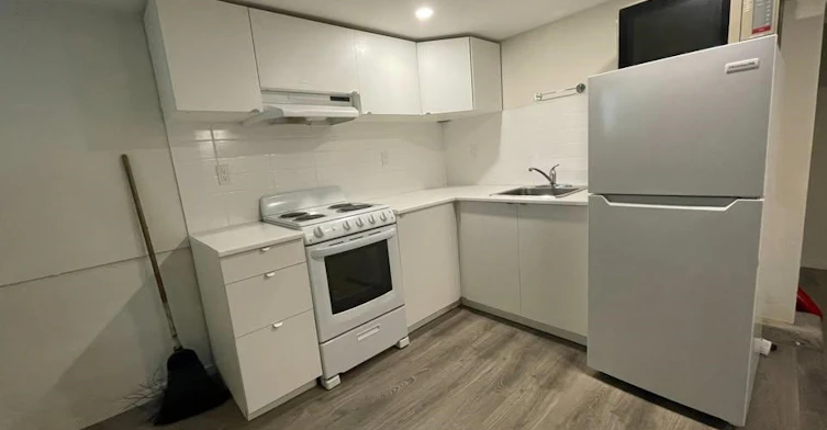 4631 W 14th Ave, Vancouver, BC, V6R 2Y7 - 2