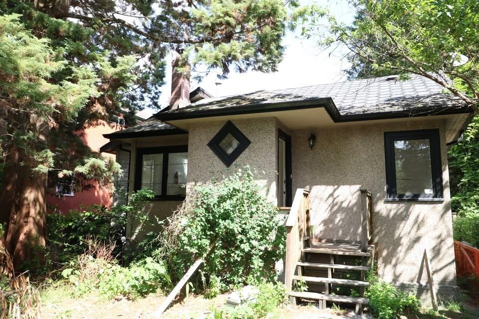 4631 W 14th Ave, Vancouver, BC, V6R 2Y7