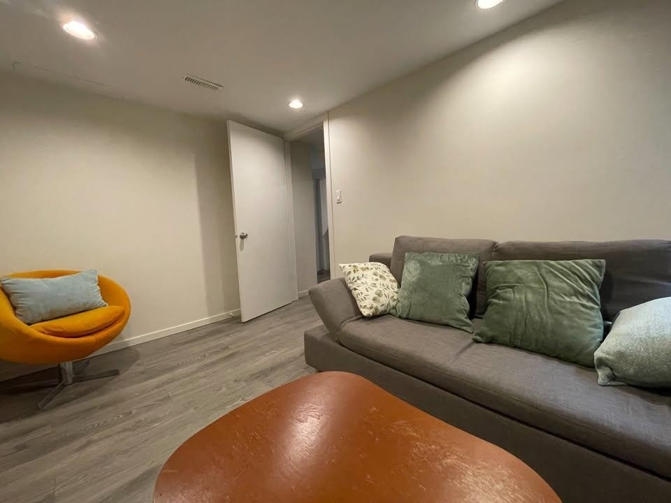 4631 W 14th Ave, Vancouver, BC, V6R 2Y7 - 4