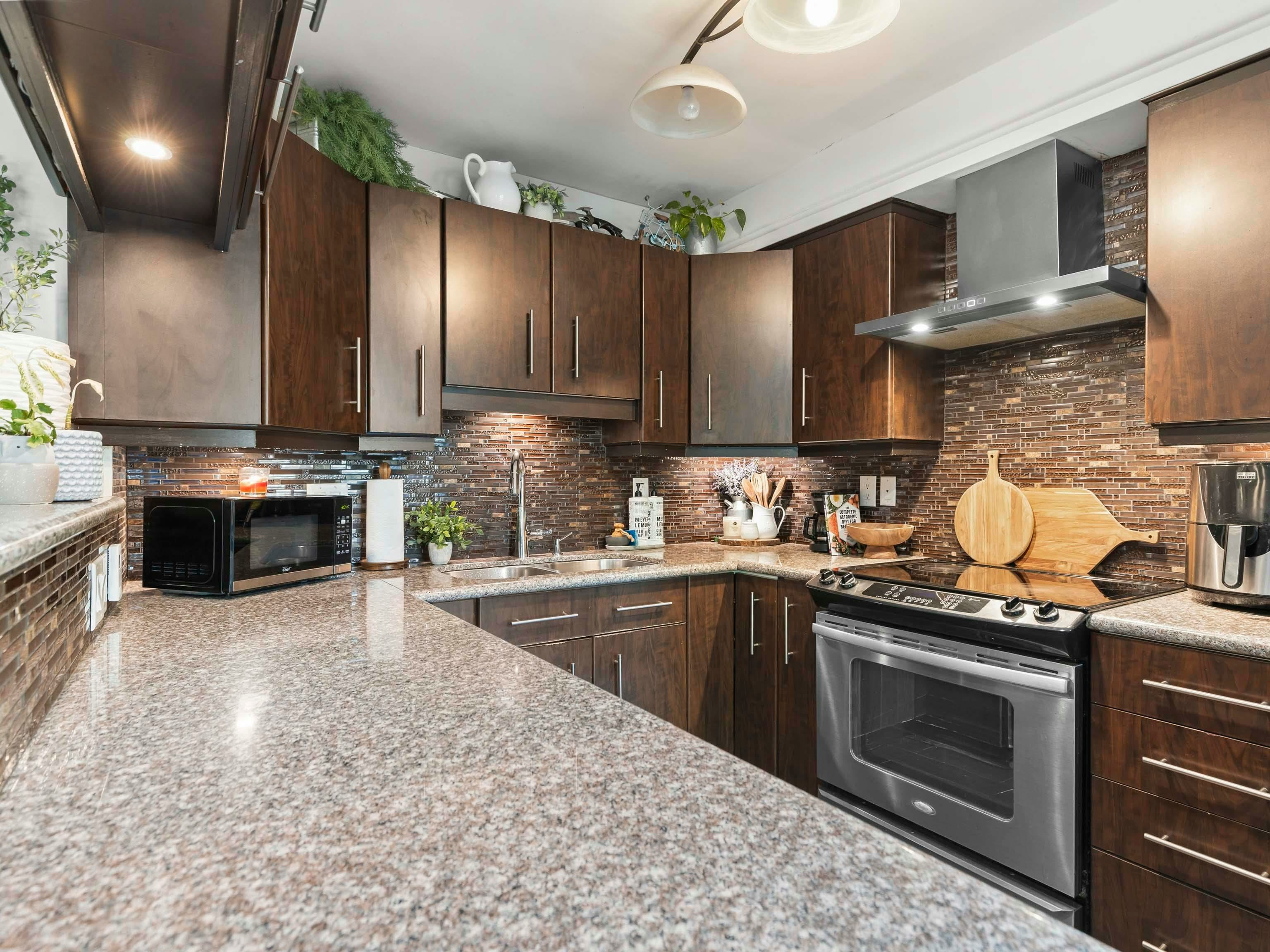 102-2528 E Broadway, Vancouver, BC, V5M 4V2 - 12
