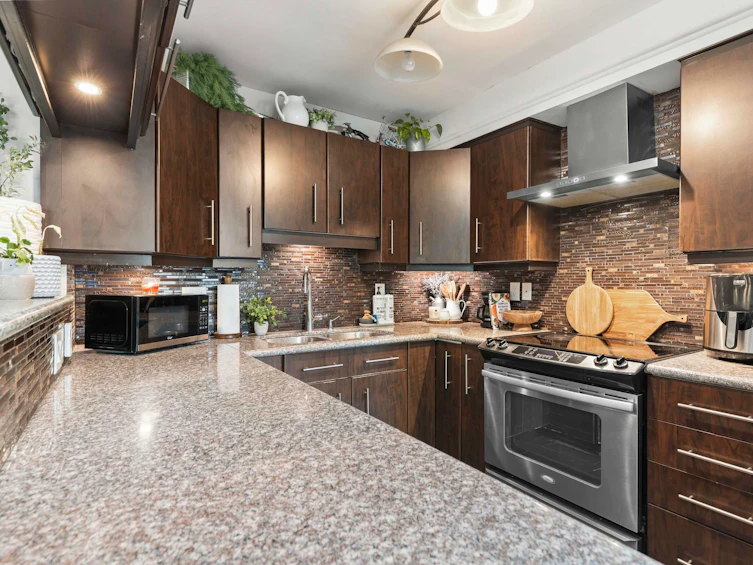 102-2528 E Broadway, Vancouver, BC, V5M 4V2 - 12
