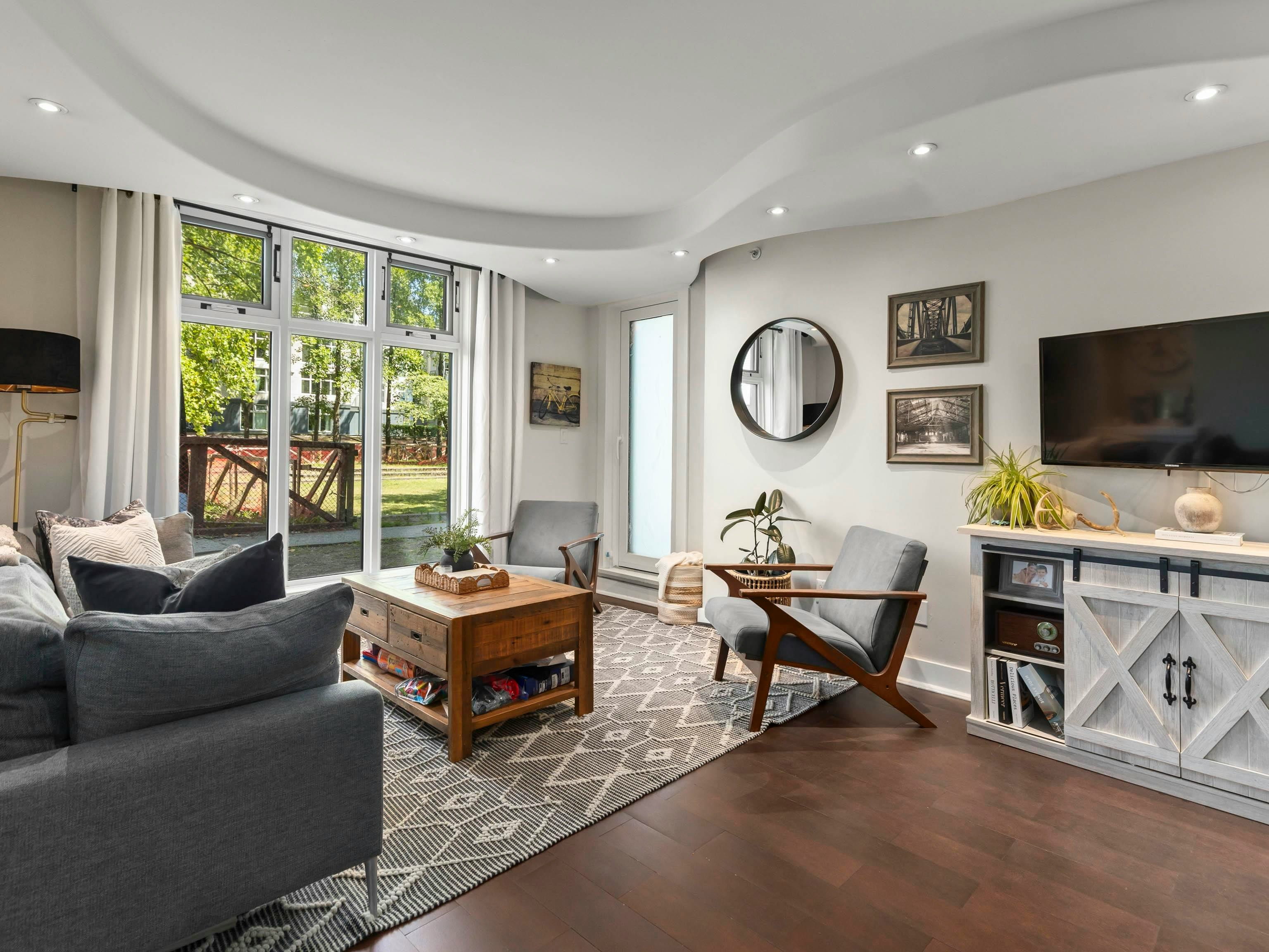 102-2528 E Broadway, Vancouver, BC, V5M 4V2 - 8
