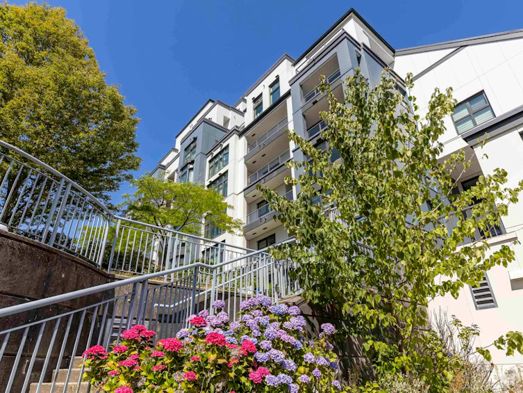 102-2528 E Broadway, Vancouver, BC, V5M 4V2 - 2