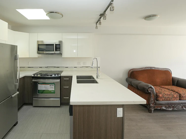 403-2408 E Broadway, Vancouver, BC, V5M 4T9 - 3