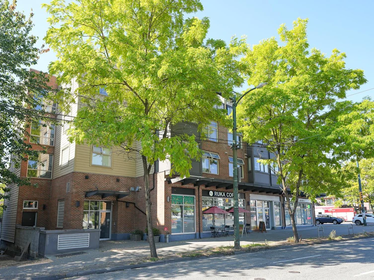 403-2408 E Broadway, Vancouver, BC, V5M 4T9