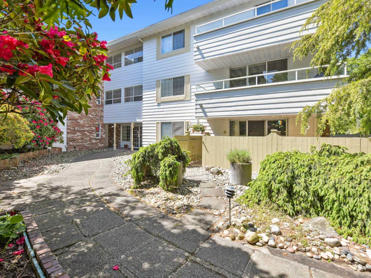 206-15010 Roper Avenue, Surrey, BC, V4B 5A9